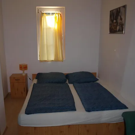 Siofok, Kele Apartmanhaz *