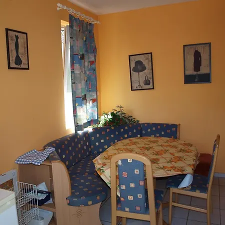 Siofok, Kele Apartmanhaz * Siofok