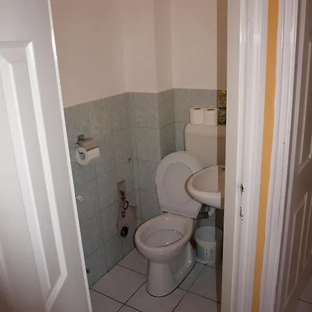 Siofok, Kele Apartmanhaz *